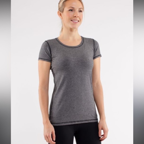 Lululemon Lively Crewneck Tee Vitasea White Black Microstripe Size Small - Picture 1 of 8